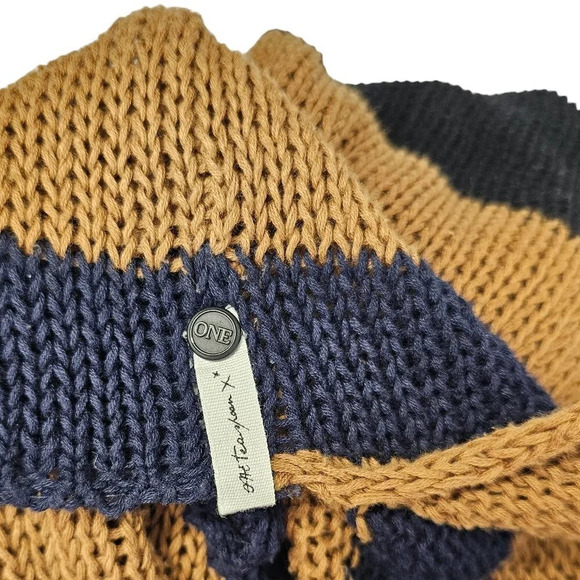 One Teaspoon  Women's Knit Pullover Sweater Size XS - Picture 8 of 9